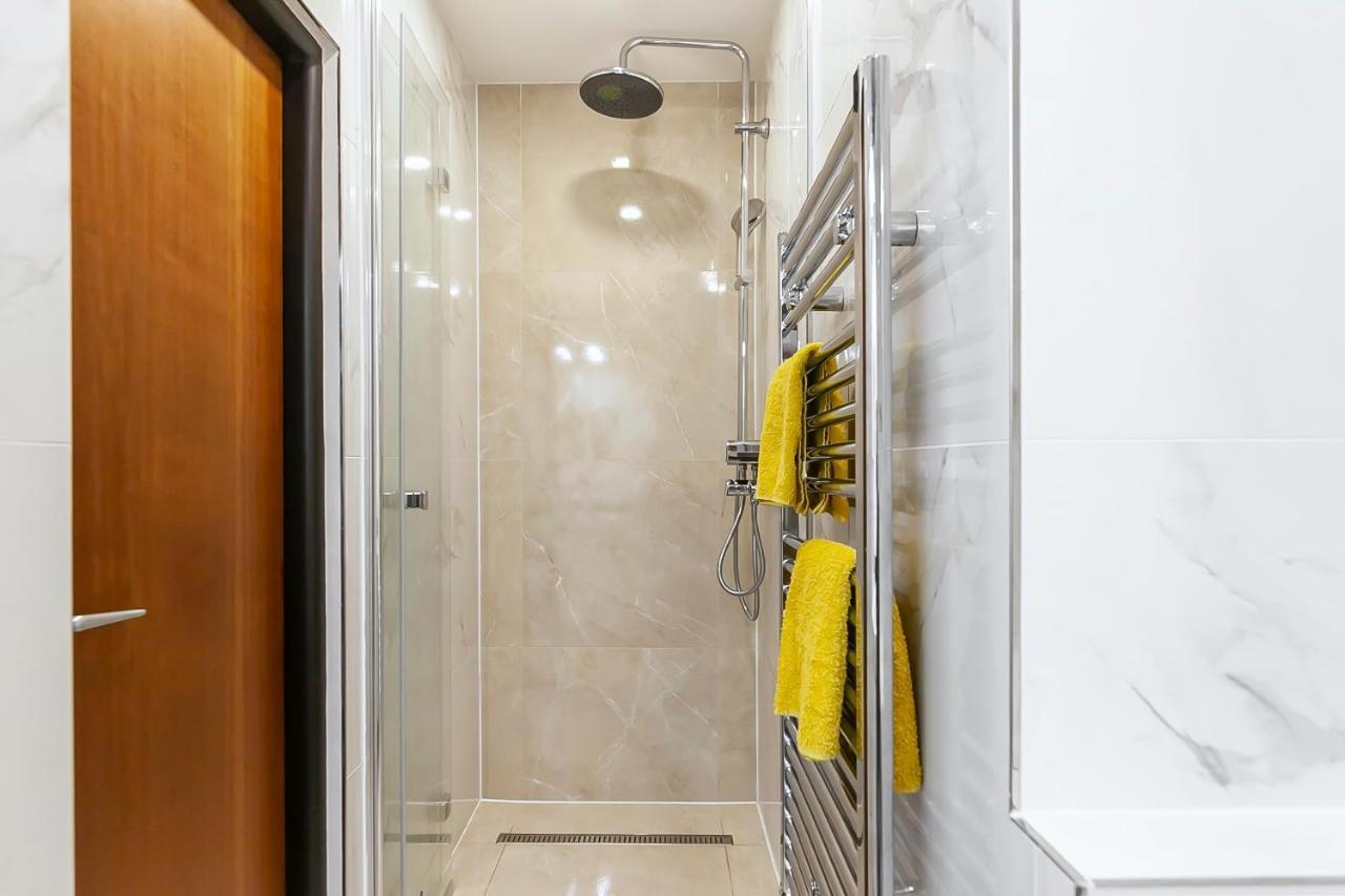 Popular Location / Street View / 4 Ppl / Netflix Daire Prag Dış mekan fotoğraf