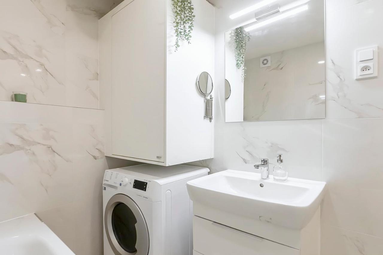 Popular Location / Street View / 4 Ppl / Netflix Daire Prag Dış mekan fotoğraf